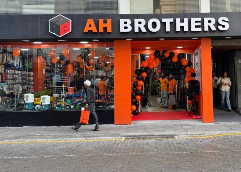 large_176667429364CS93